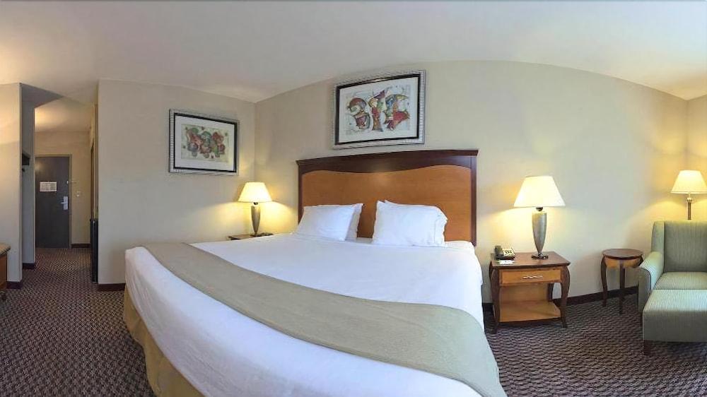 Holiday Inn Express Hotel & Suites Birmingham - Inverness 280 By Ihg Екстер'єр фото