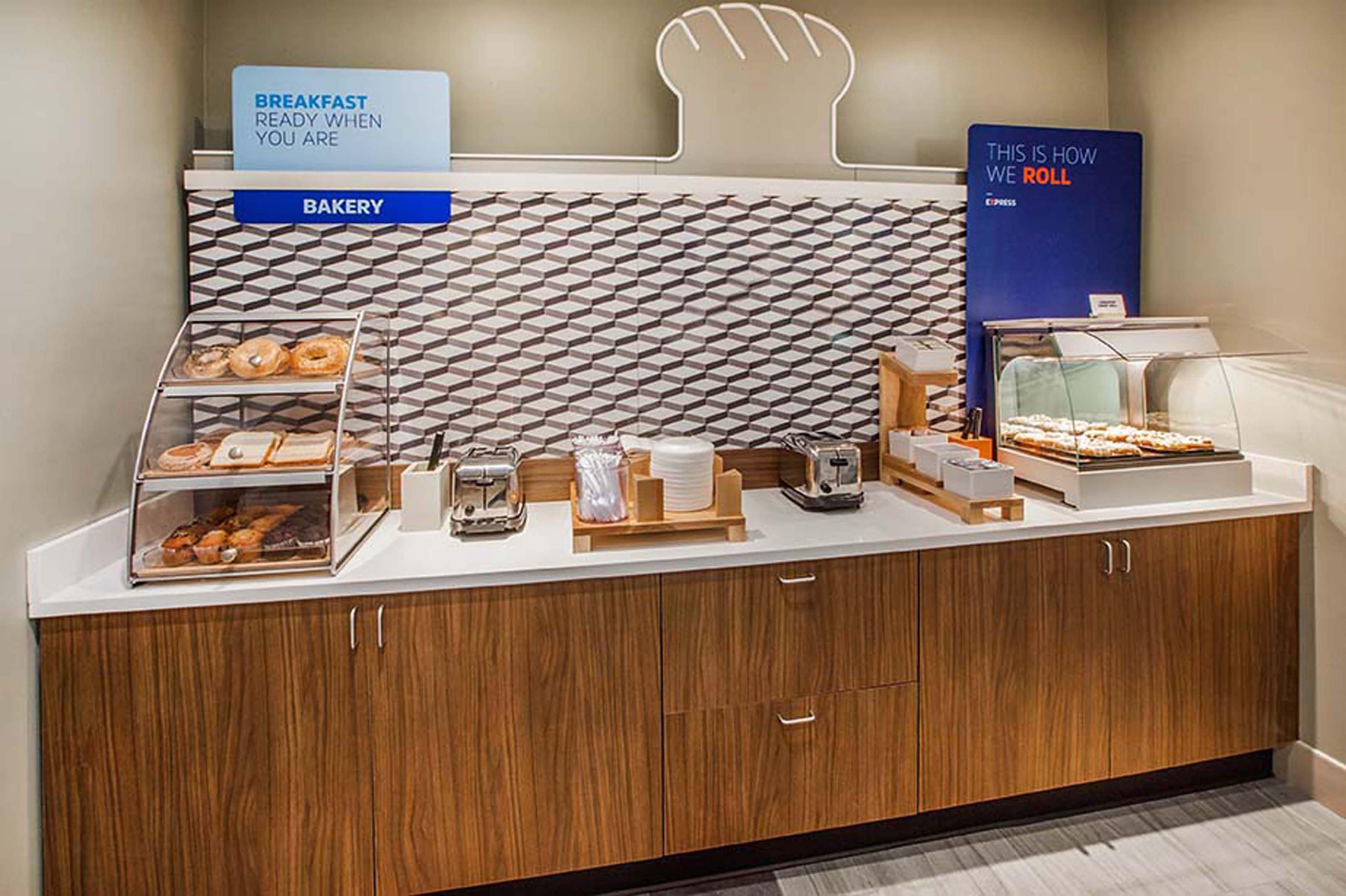 Holiday Inn Express Hotel & Suites Birmingham - Inverness 280 By Ihg Екстер'єр фото