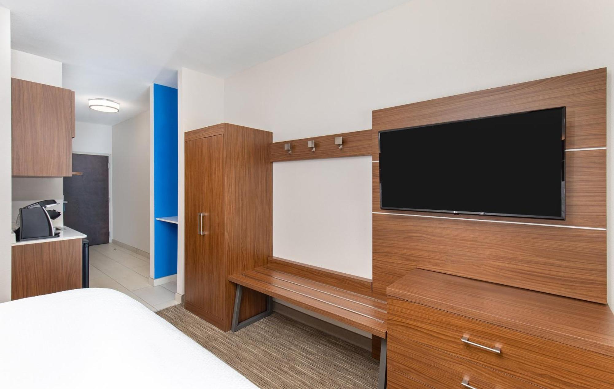 Holiday Inn Express Hotel & Suites Birmingham - Inverness 280 By Ihg Екстер'єр фото