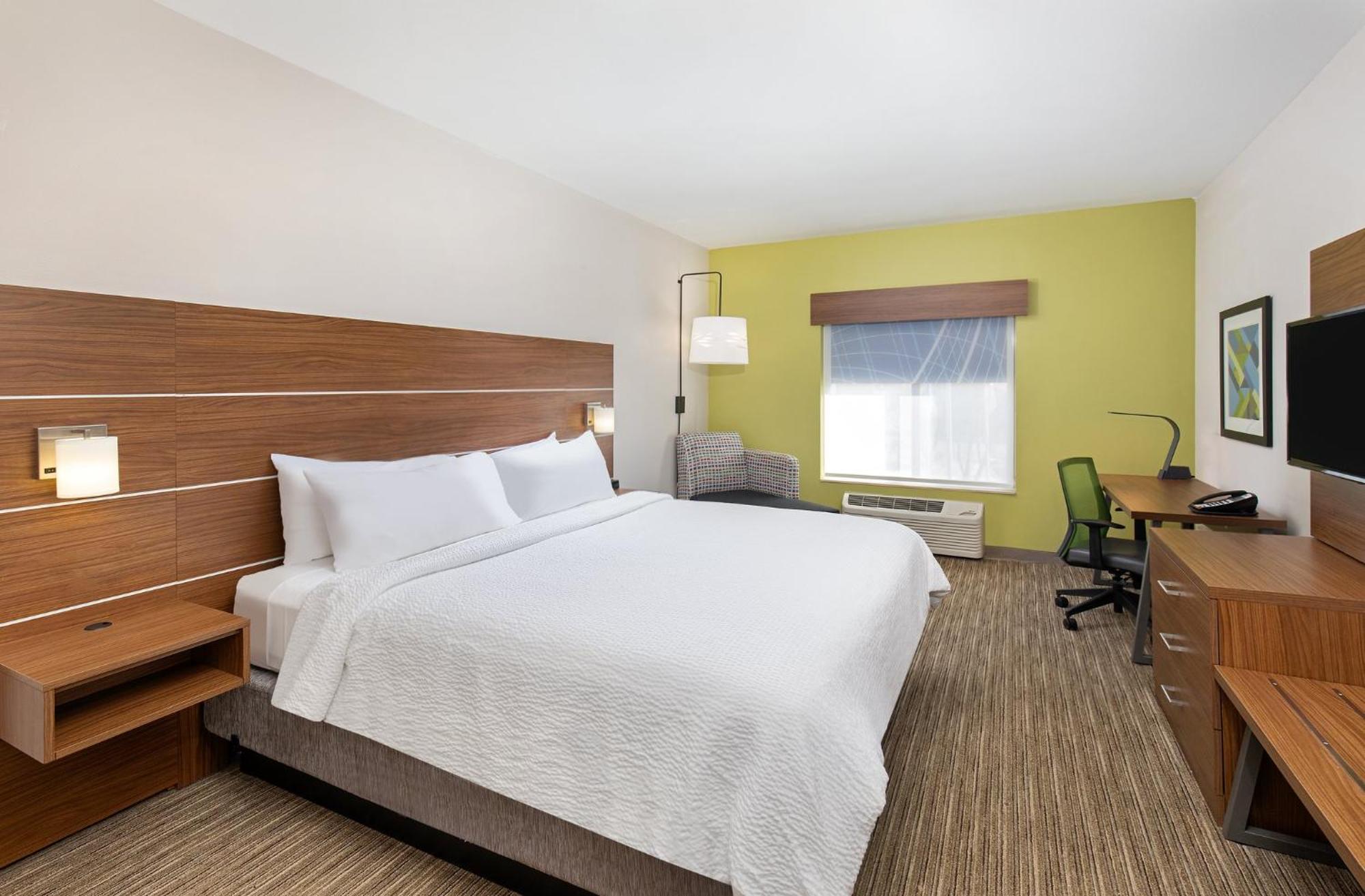 Holiday Inn Express Hotel & Suites Birmingham - Inverness 280 By Ihg Екстер'єр фото