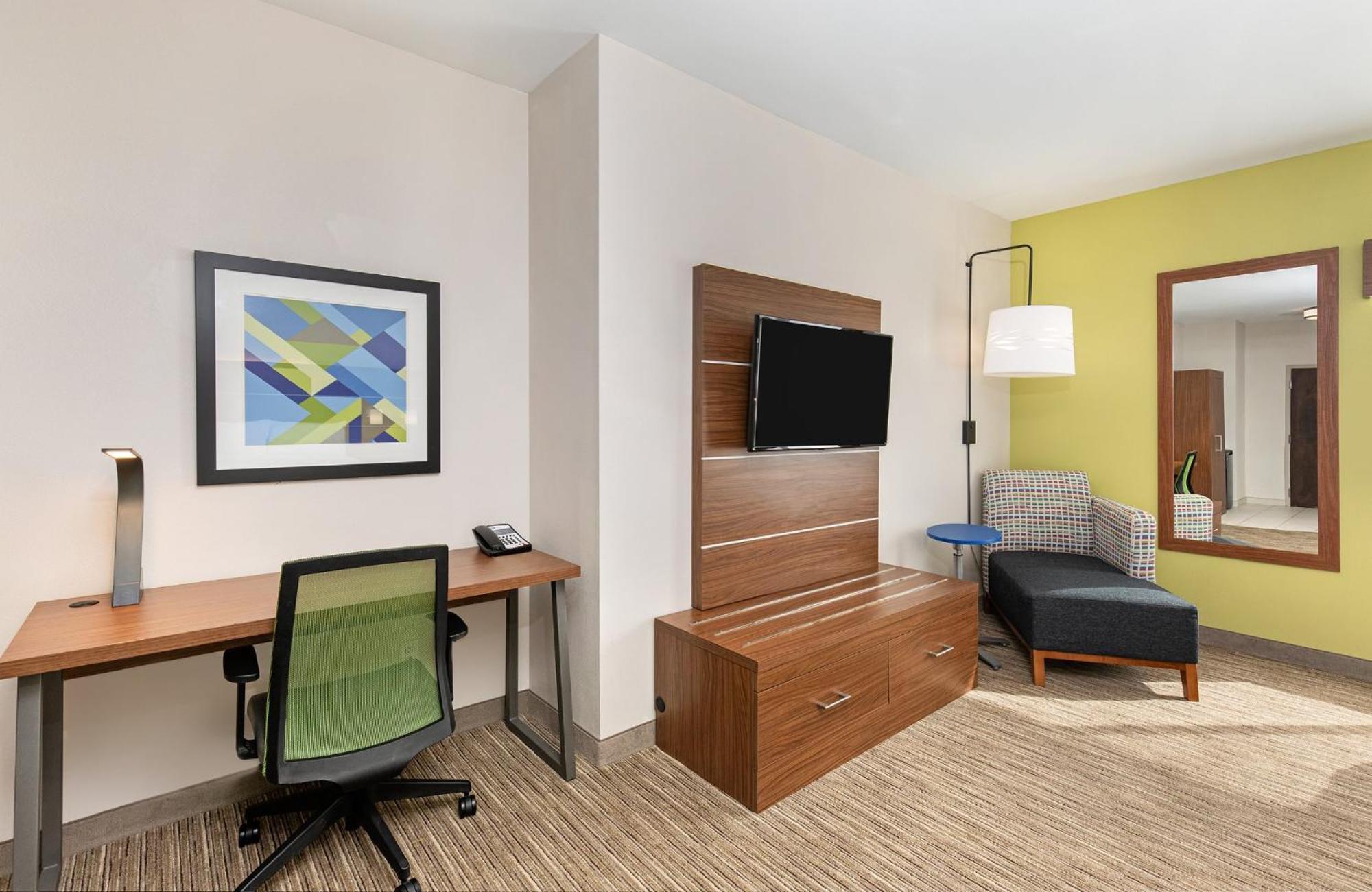 Holiday Inn Express Hotel & Suites Birmingham - Inverness 280 By Ihg Екстер'єр фото