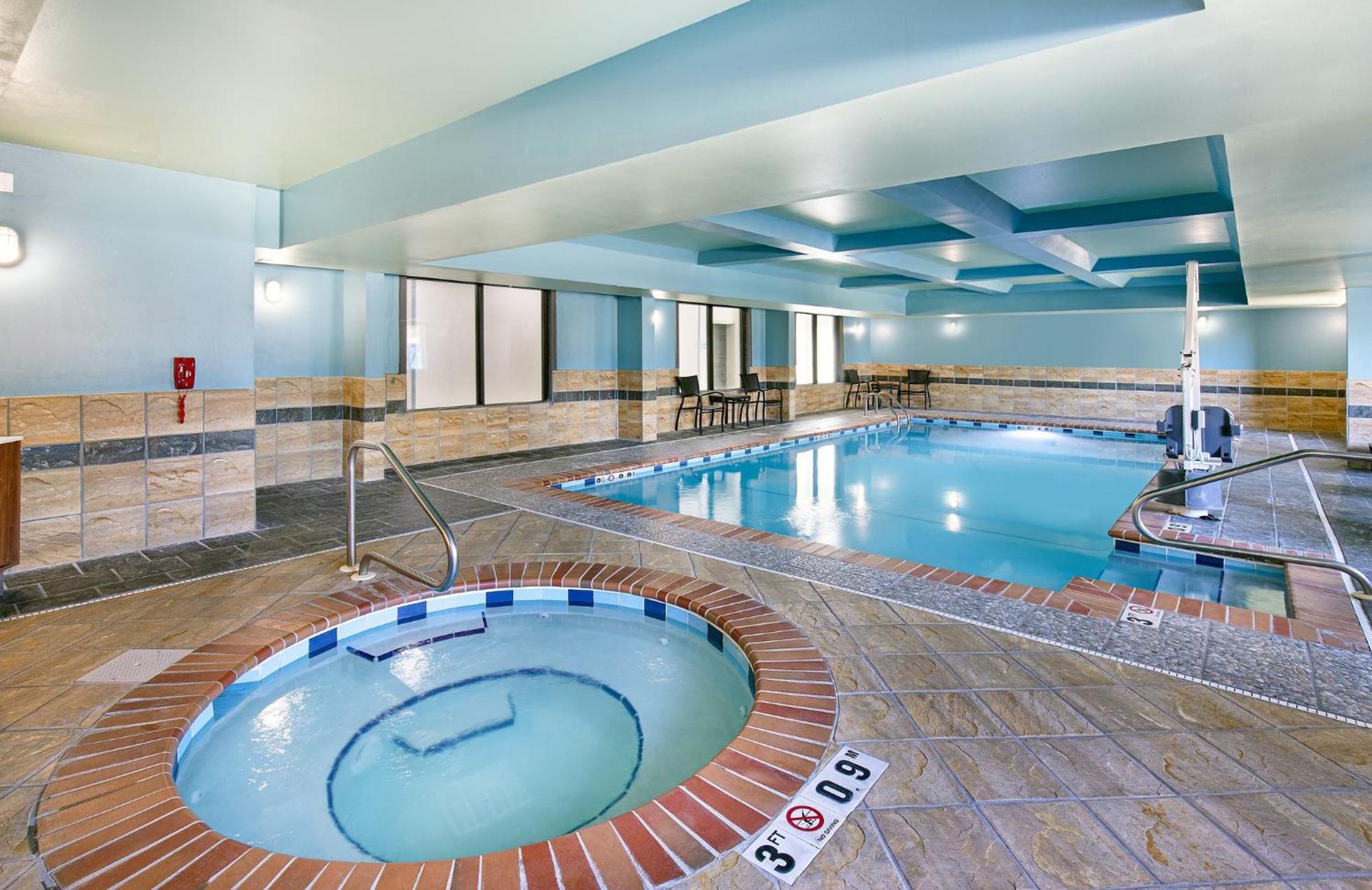 Holiday Inn Express Hotel & Suites Birmingham - Inverness 280 By Ihg Екстер'єр фото