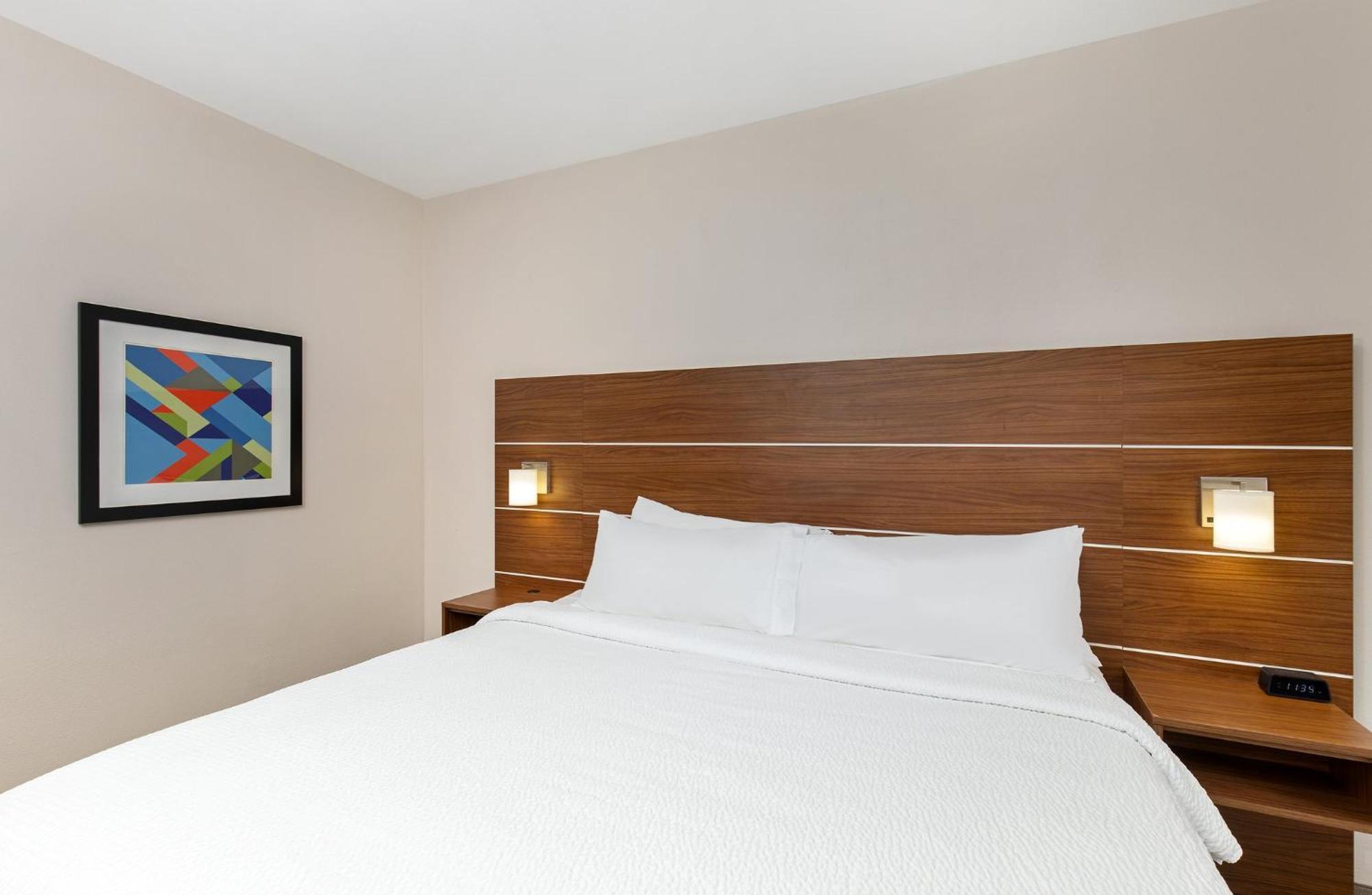 Holiday Inn Express Hotel & Suites Birmingham - Inverness 280 By Ihg Екстер'єр фото