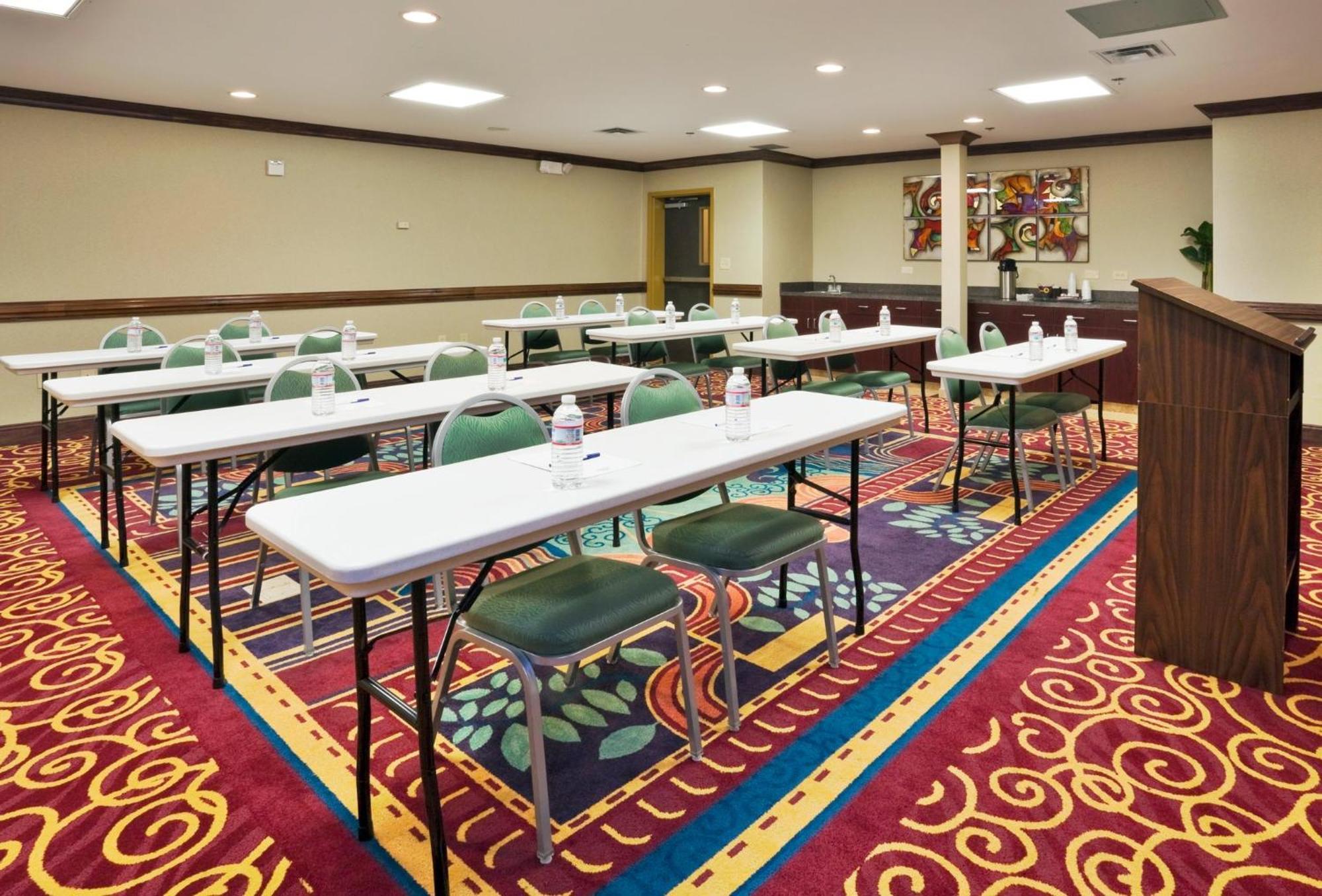 Holiday Inn Express Hotel & Suites Birmingham - Inverness 280 By Ihg Екстер'єр фото